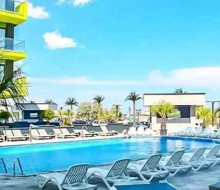 Alezzi Luxury Family Cu Piscina Incalzita Jacuzzi Sauna - Parcare Apartament Năvodari
