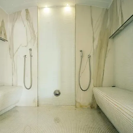Alezzi Luxury Family Cu Piscina Incalzita Jacuzzi Sauna - Parcare Apartament