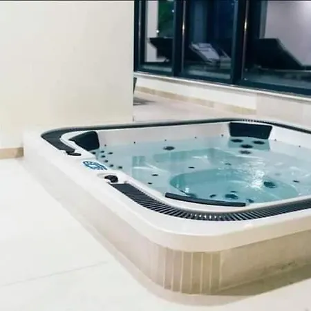 Alezzi Luxury Family Cu Piscina Incalzita Jacuzzi Sauna - Parcare アパート *