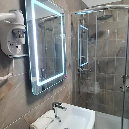 アパート Alezzi Luxury Family Cu Piscina Incalzita Jacuzzi Sauna - Parcare