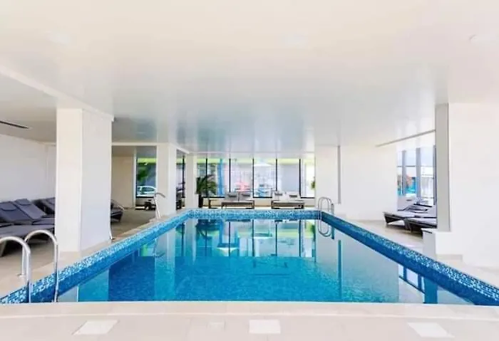 Alezzi Luxury Family Cu Piscina Incalzita Jacuzzi Sauna - Parcare * Năvodari