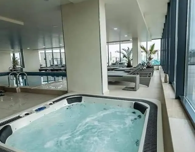 Appartement Alezzi Luxury Family Cu Piscina Incalzita Jacuzzi Sauna - Parcare Năvodari