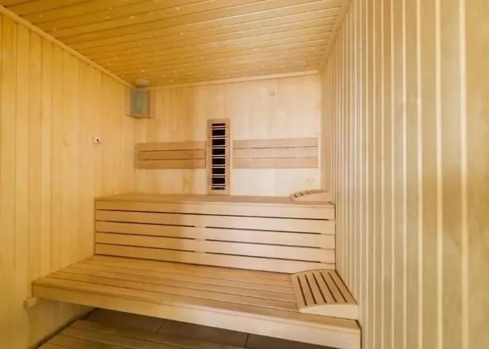 Alezzi Luxury Family Cu Piscina Incalzita Jacuzzi Sauna - Parcare * Năvodari