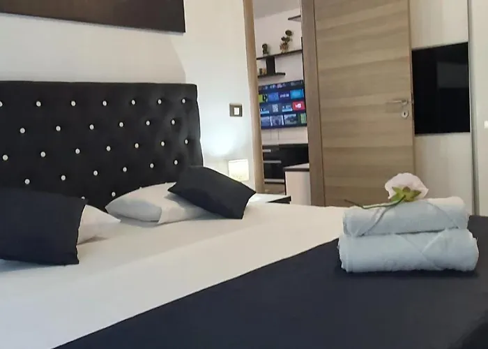 Alezzi Luxury Family Cu Piscina Incalzita Jacuzzi Sauna - Parcare Appartement *